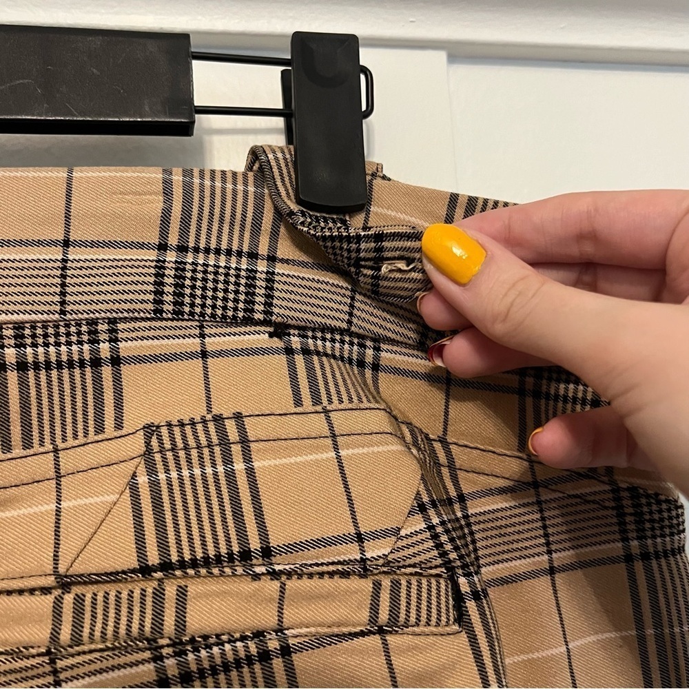 Cleo Beige & Black Plaid Dress Pants | Size 16 | Missing Button | GUC ๐โจ - Picture 6 of 8